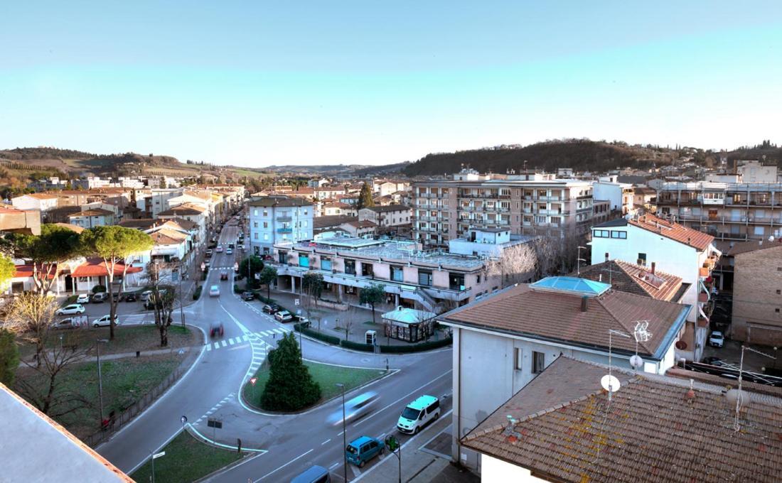 Hotel Alcide Poggibonsi Exterior foto
